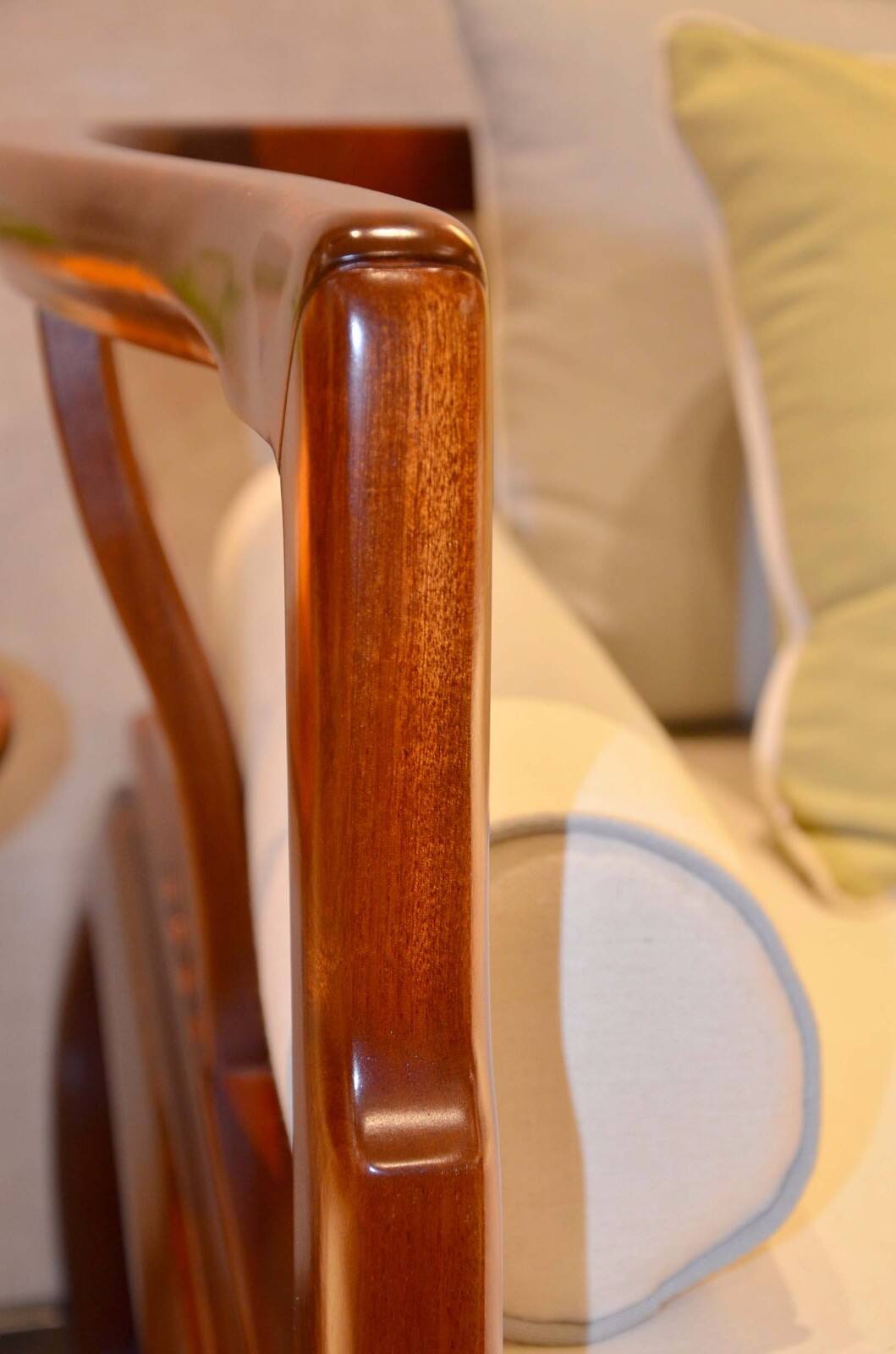 害物质限量符合gb18584-2001标准辅材:无主材俗称:沙比利,金丝幻影木