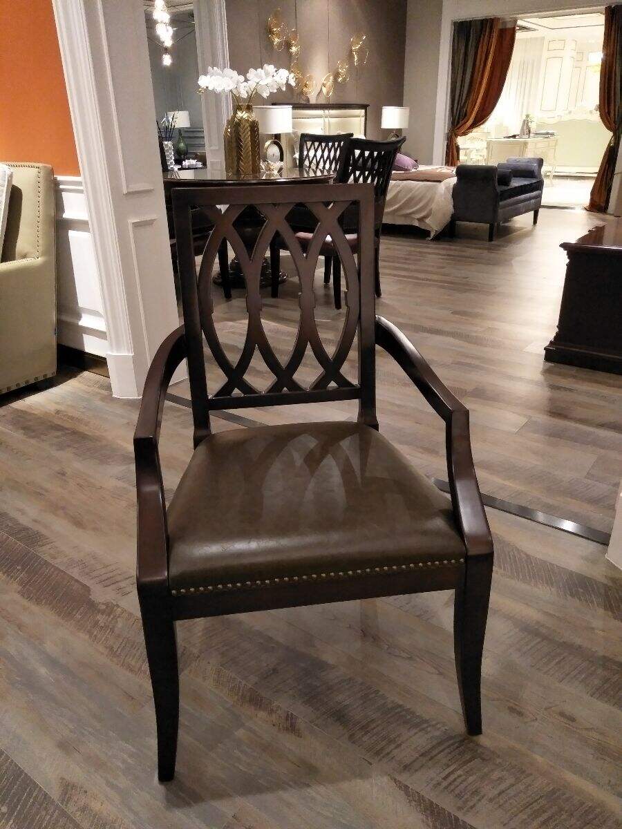 美萃尚品-扶手餐椅-mckb07